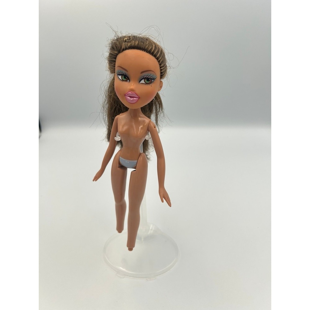 Bratz Winter Adventures Campfire Yasmin